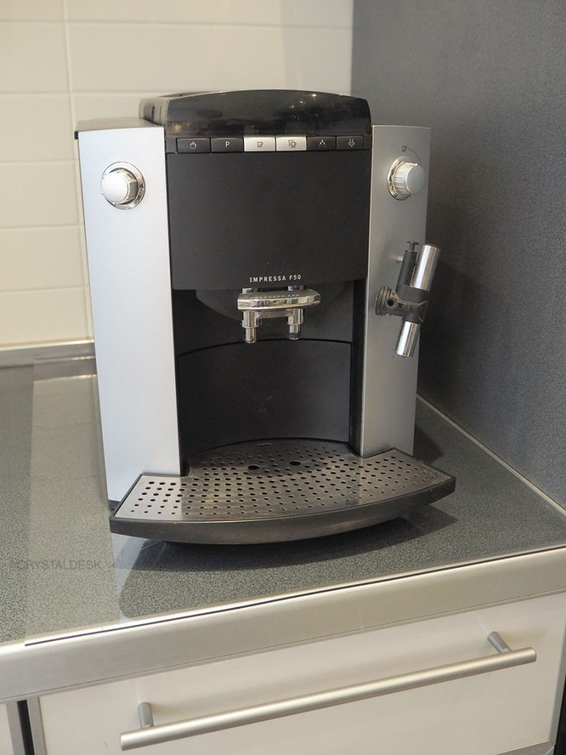 Au dessous de machine à café – Image 5